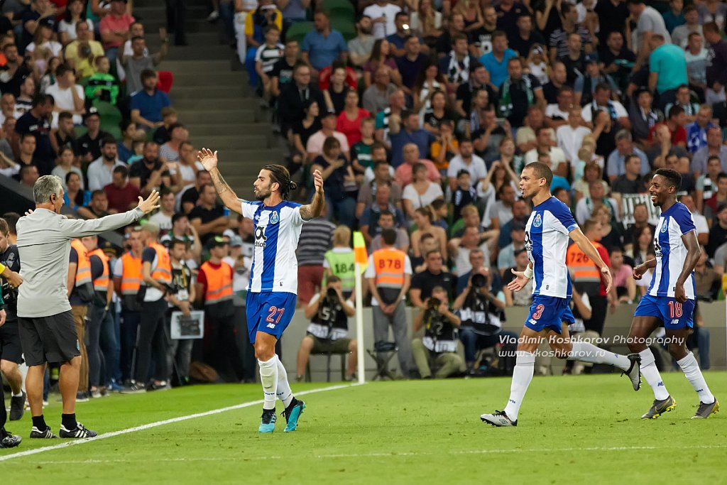 Sergio Oliveira of FC Porto celebrates his goal