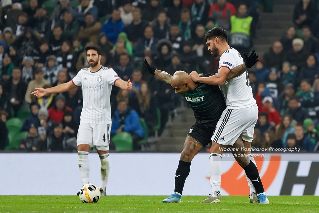 Ari da Silva of FC Krasnodar battle for the ball with Omar Alder
